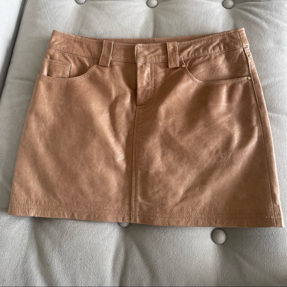 Alice and Olivia beige leather skirt size 0